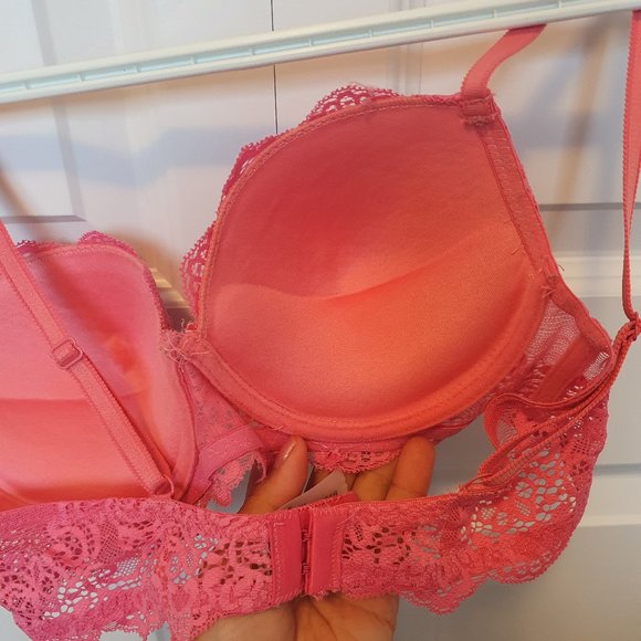 BNWOT - 34B push up bra - Picture 2 of 2